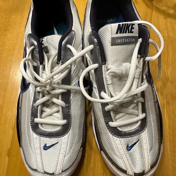 Blue and white - Picture 1 of 6